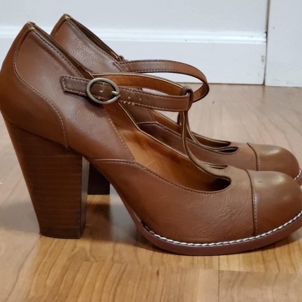 Crown Vintage strapped heels